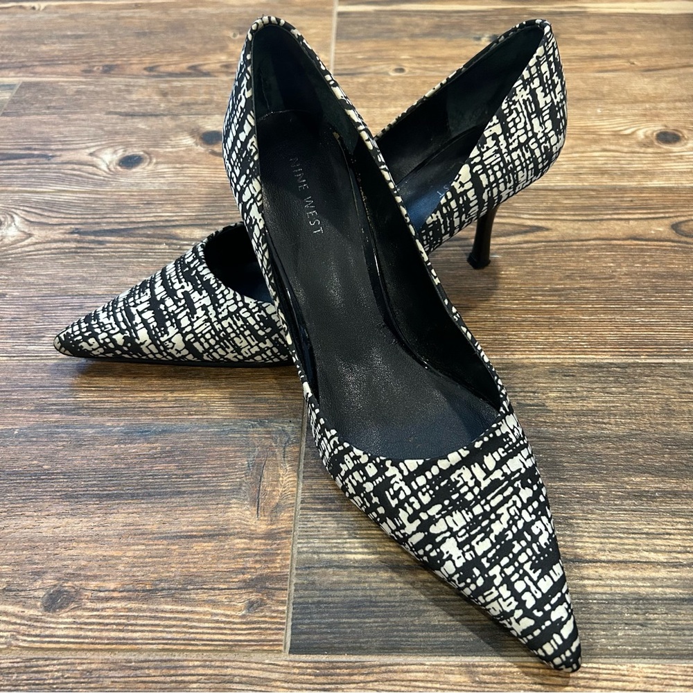 Nine West Black & White Graphic Print Heels - Size 8.5M - Picture 7 of 16